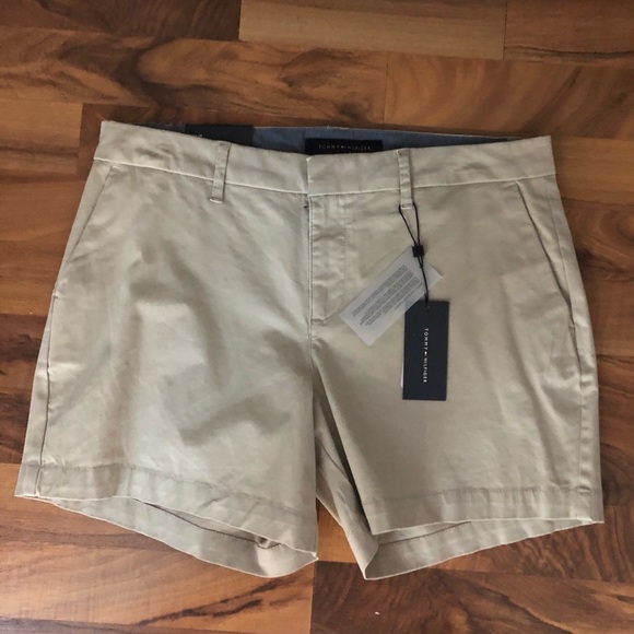 Tommy Hilfiger Pants - 🔥Tommy Hilfiger khaki Hollywood short size 10 NWT